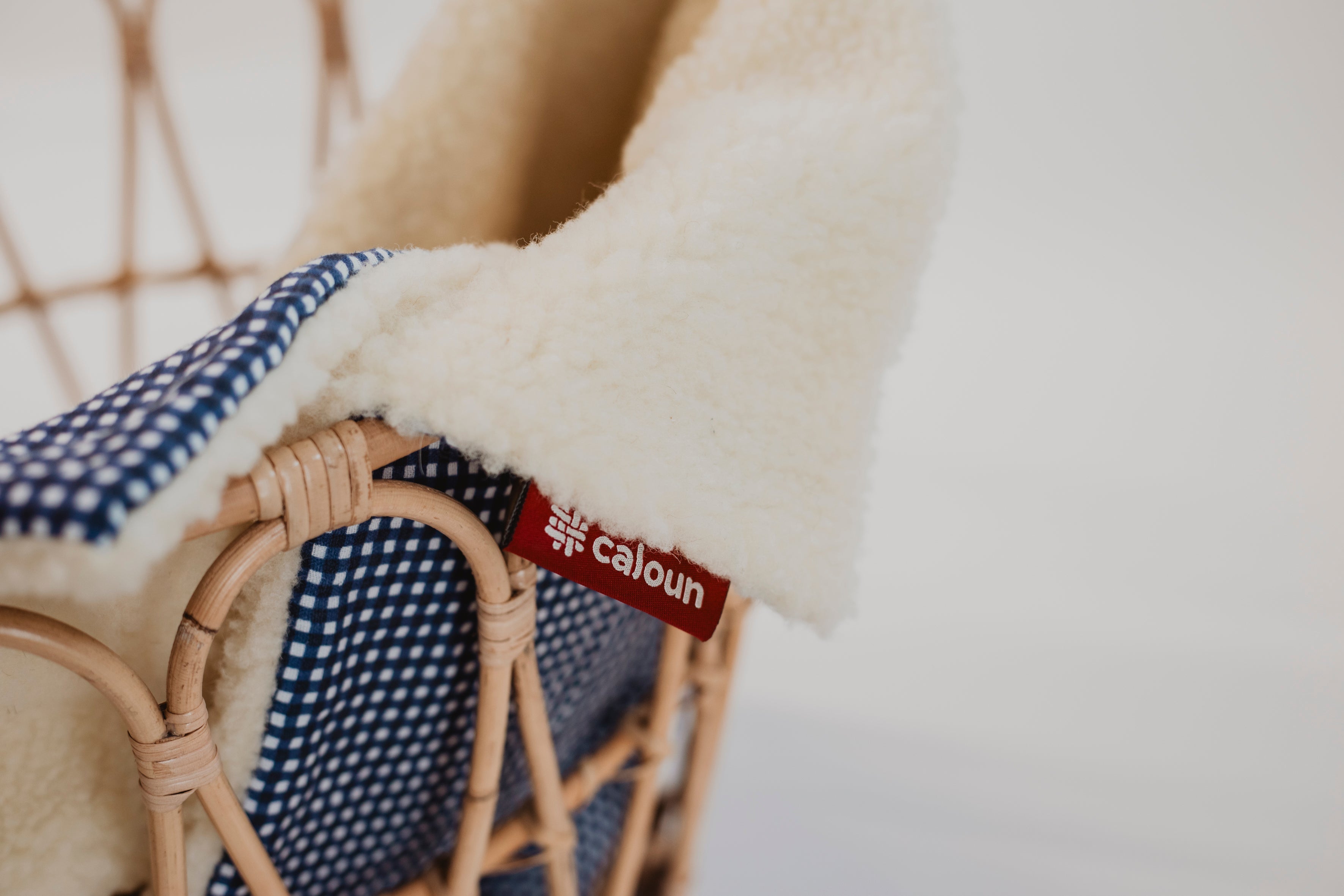 À quel âge bébé peut-il dormir avec une couverture ?